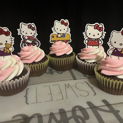 Cupcakes with swirled frosting